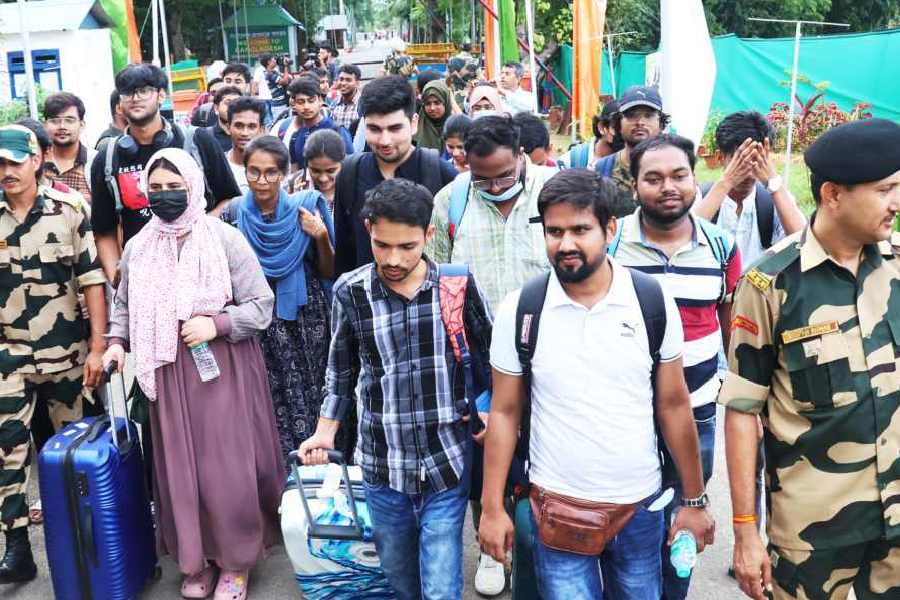 Why Bangladesh attracts indian students