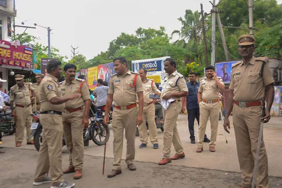 Man loses leg after being shot by cops while trying to evade arrest in Tamil Nadu