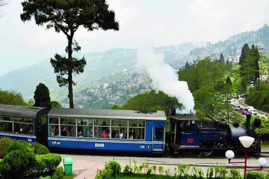 Journeying on 5 Toy Trains Through India's Serene Mountains to Enrich Your Wanderlust Spirit dgtl