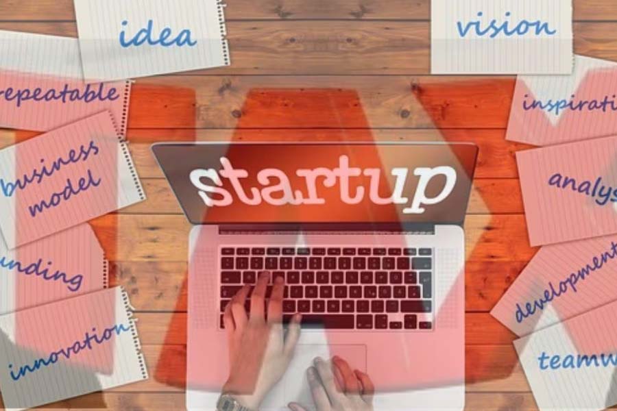 সেই অ্যাঞ্জেল ট্যাক্সই এ বার তুলে নিল কেন্দ্র। উদ্যোক্তাদের উদ্বেগের কথা ভেবে সরকার যোগ্য স্টার্ট-আপগুলির জন্য বিভিন্ন ধরনের ছাড় বাস্তবায়ন করেছে, করের বোঝা কমিয়েছে এবং নতুন ব্যবসা শুরুর জন্য আরও সহায়ক পরিবেশ তৈরি করেছে বলে বিশেষজ্ঞদের মত।