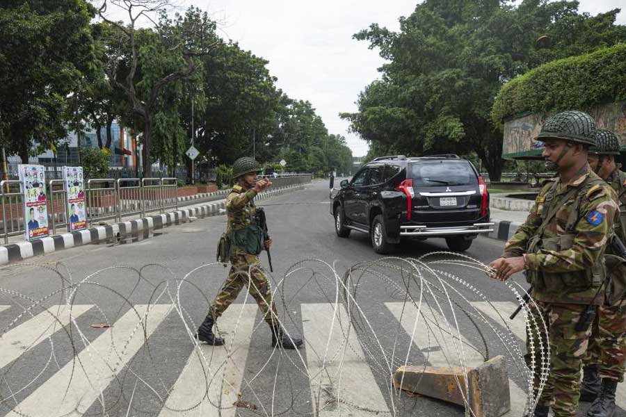 Offices of factories of Dhaka partially resumes on Wednesday as Curfew relaxed for 7 hours in 4 districts including Dhaka