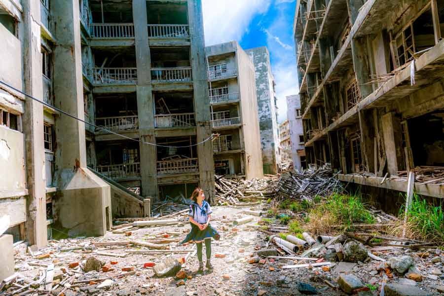 Japanese Ghost Island, Gunkanjima, know the dark history behind it 