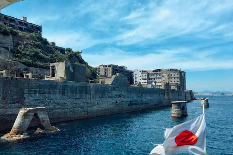 Japanese Ghost Island, Gunkanjima, know the dark history behind it 