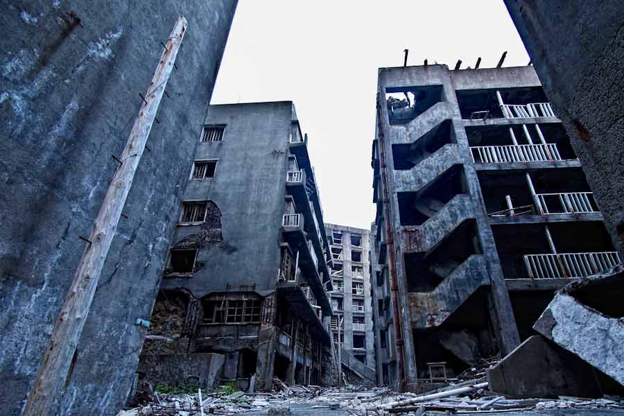 Japanese Ghost Island, Gunkanjima, know the dark history behind it 