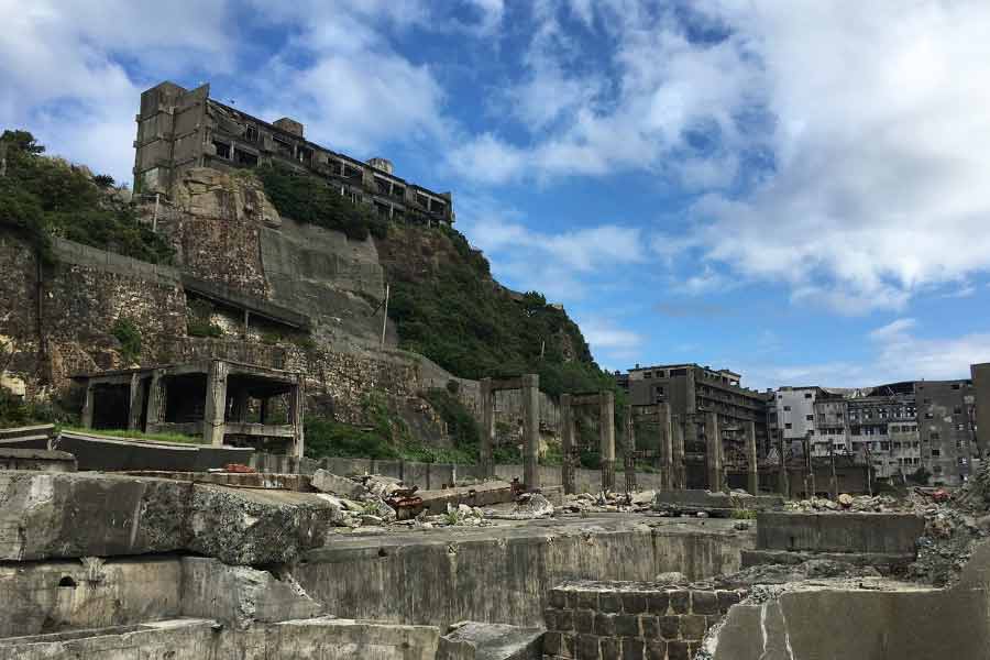 Japanese Ghost Island, Gunkanjima, know the dark history behind it 