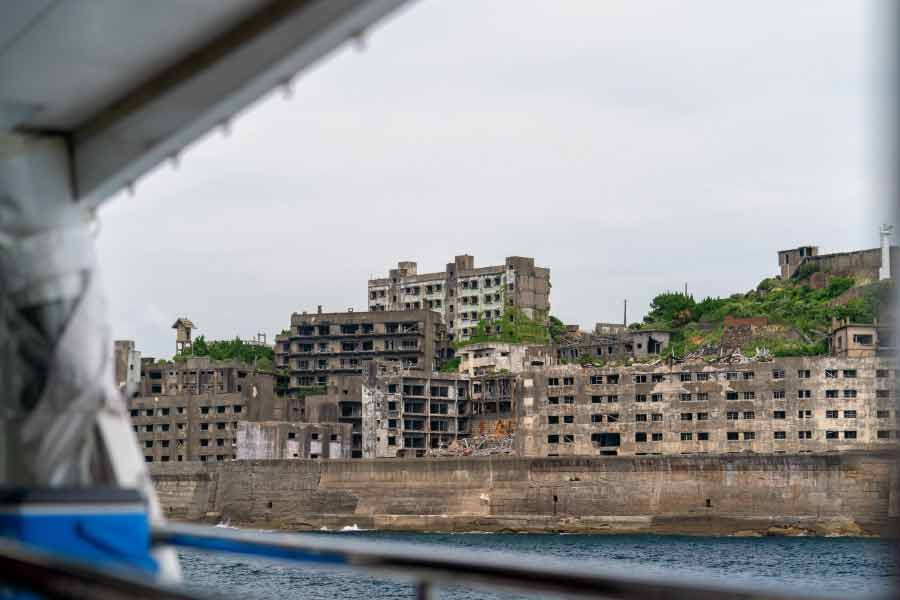 Japanese Ghost Island, Gunkanjima, know the dark history behind it 