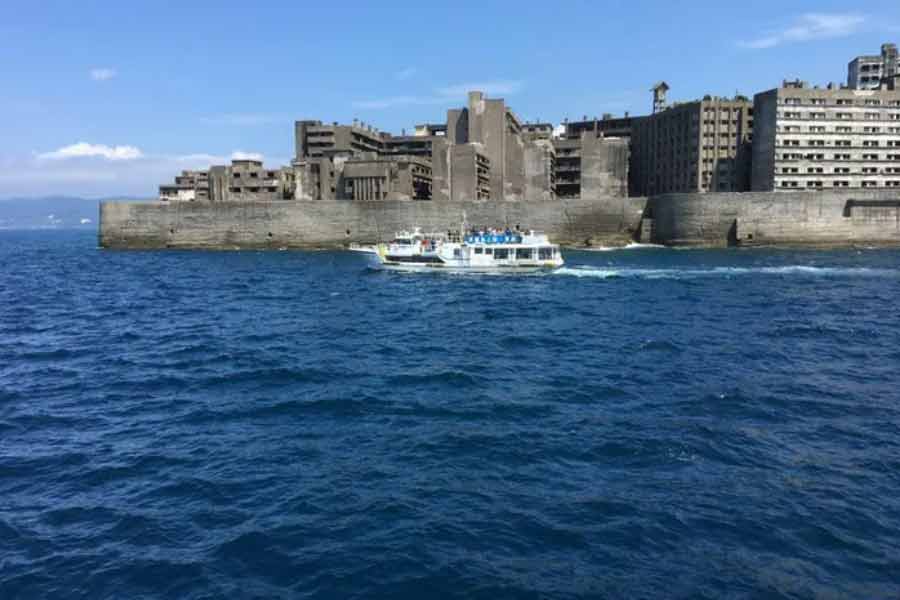 Japanese Ghost Island, Gunkanjima, know the dark history behind it 
