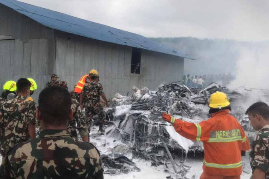 কাঠমান্ডুর বিমানবন্দরে বিমান ভেঙে পড়ার পর উদ্ধারকাজ চলছে।