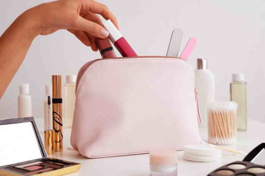 These Basic Makeup Items every women needs in her kit