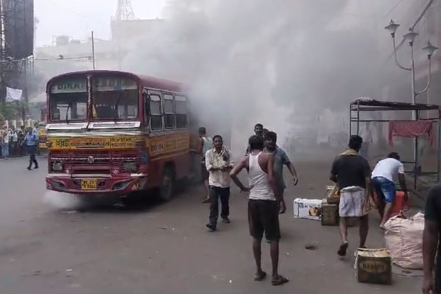 আগুন লাগার পর ওই মিনিবাস।