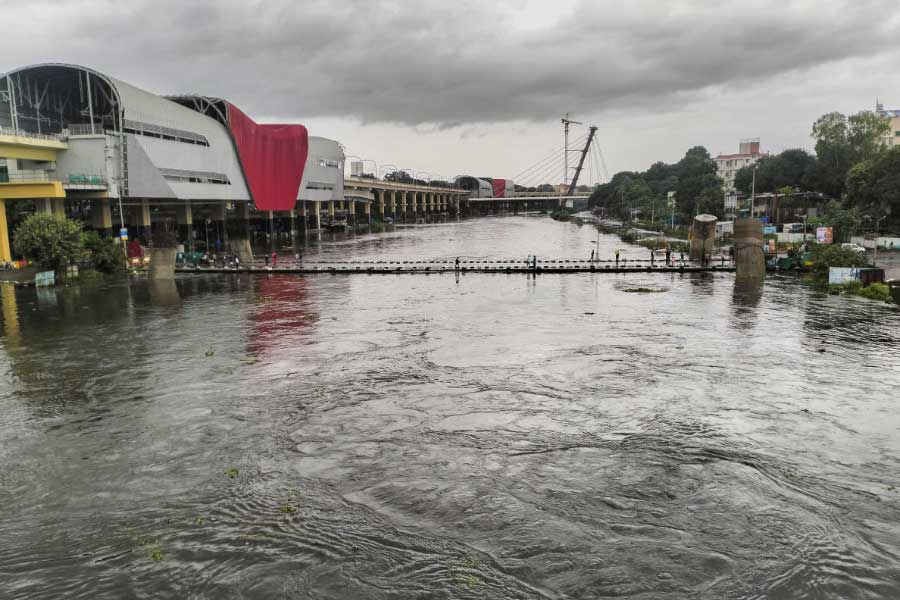 4 died in Pune as Waterlogged situation in the city due to heavy rain, daily life affected in Mumbai also