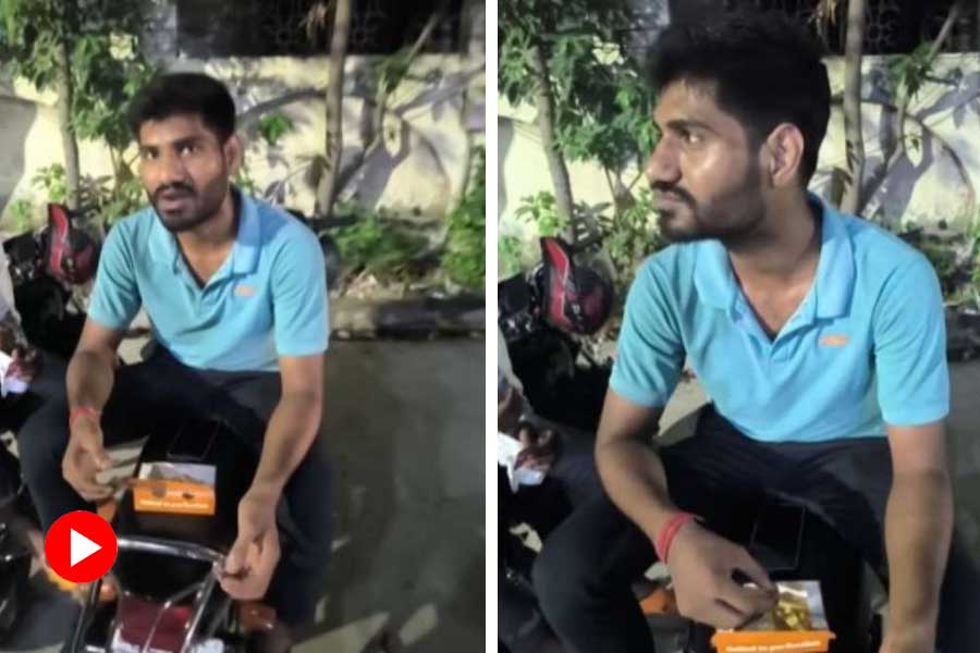 Viral Video of Delivery boy eating customer’s food