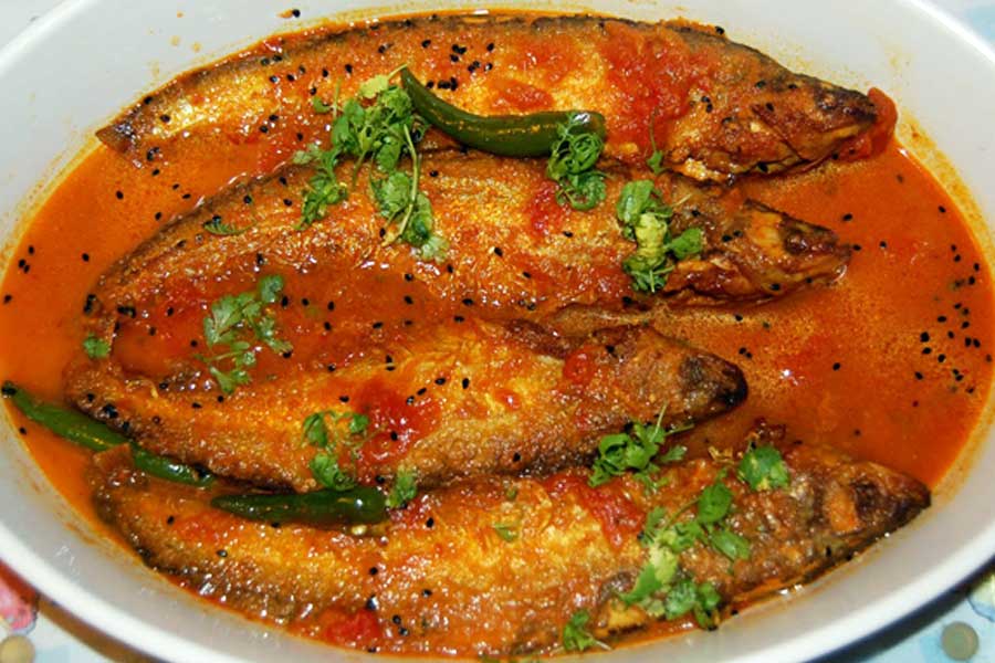 Recipe of Pabda fish curry with raw mango