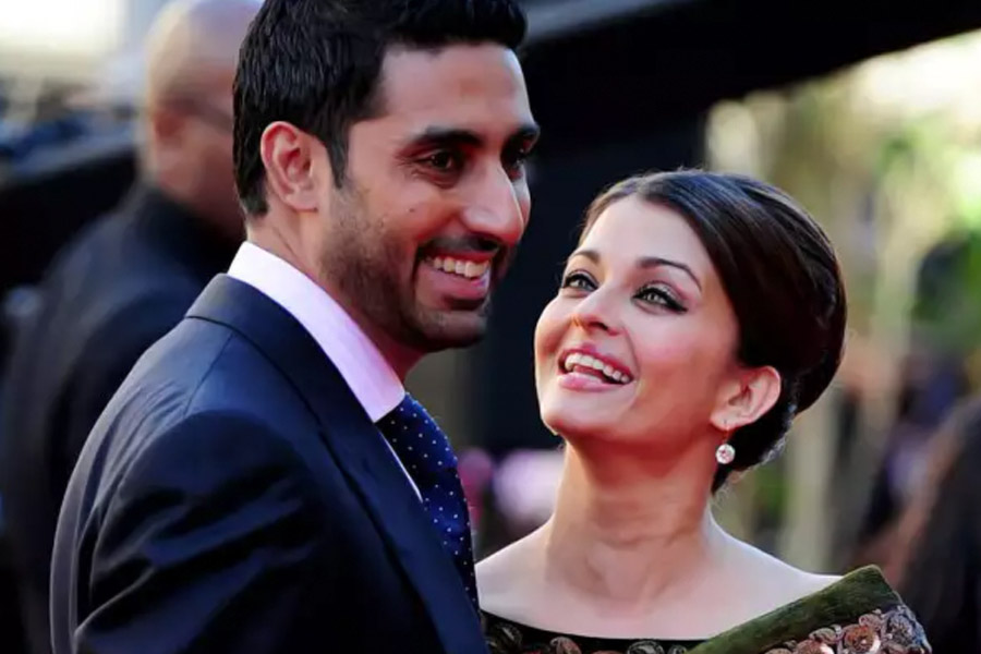 Abhishek Bachchan surprises aishwarya rai bachchan amid their divorce rumours