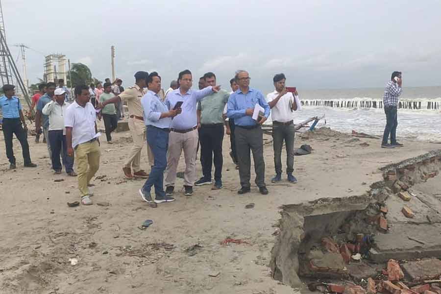 Sundarbans Development Minister Bankim Hazra to hold meetings regarding how to stop river erosion near Kapil Muni Ashram at Gangasagar