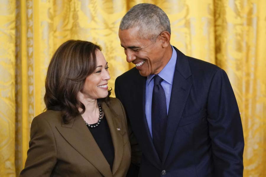 Barack Obama endorsed US Vice President Kamala Harris as the Democratic presidential nominee dgtl