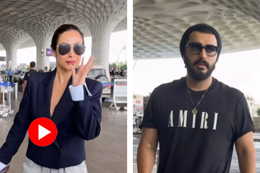 Malaika Arora and Arjun Kapoor spotted at Mumbai airport