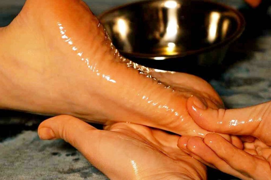 Does rubbing magnesium oil on your feet help you sleep better