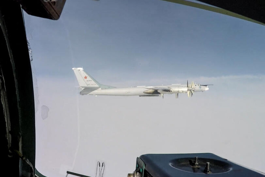 America and Canada intercepts Russian and Chinese bombers near Alaska 
