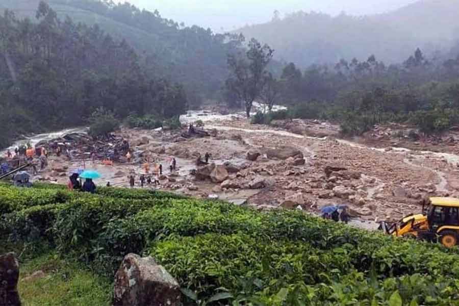 ধস নেমে বিপর্যয় ওয়েনাড়ে।