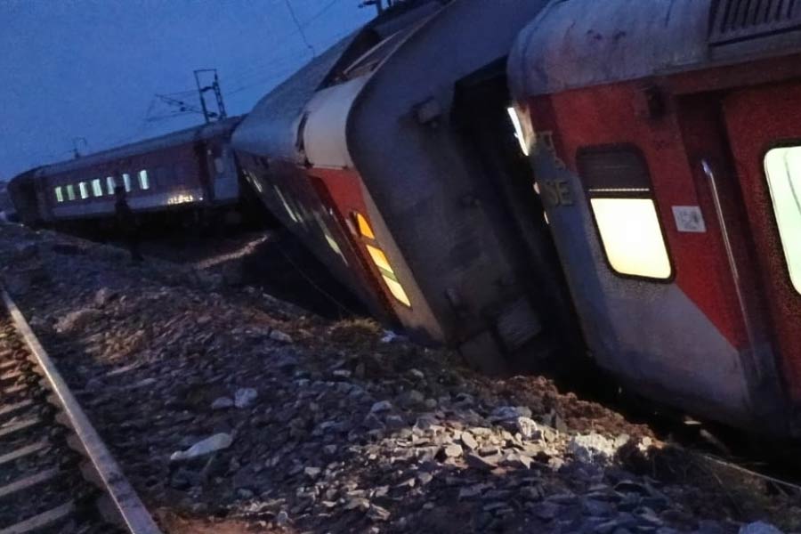 Images of Howrah-Mumbai CSMT Train Accident in Jharkhand