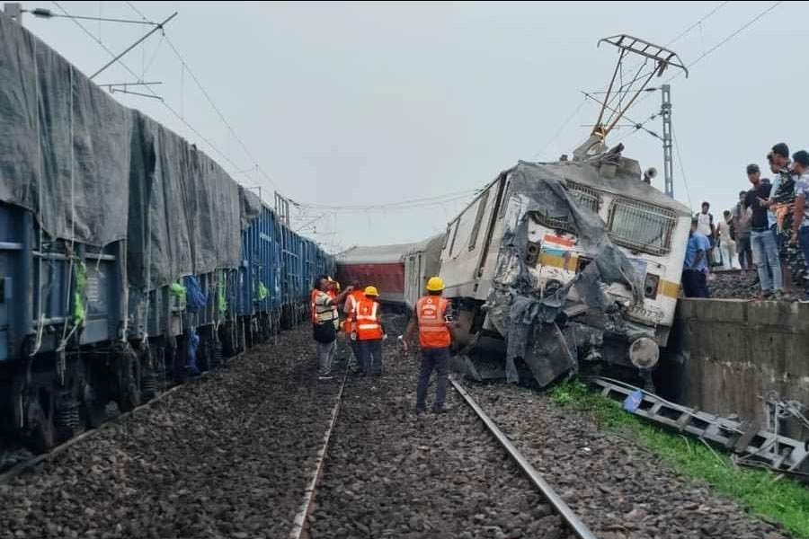 Images of Howrah-Mumbai CSMT Train Accident in Jharkhand