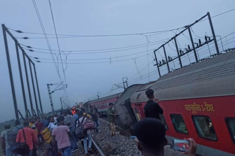 Images of Howrah-Mumbai CSMT Train Accident in Jharkhand