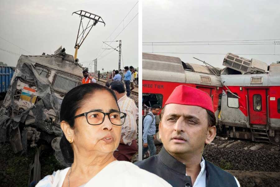 Leaders of INDIA alliance slam Centre as Mumbai bound Express derailed in Jharkhand dgtl.