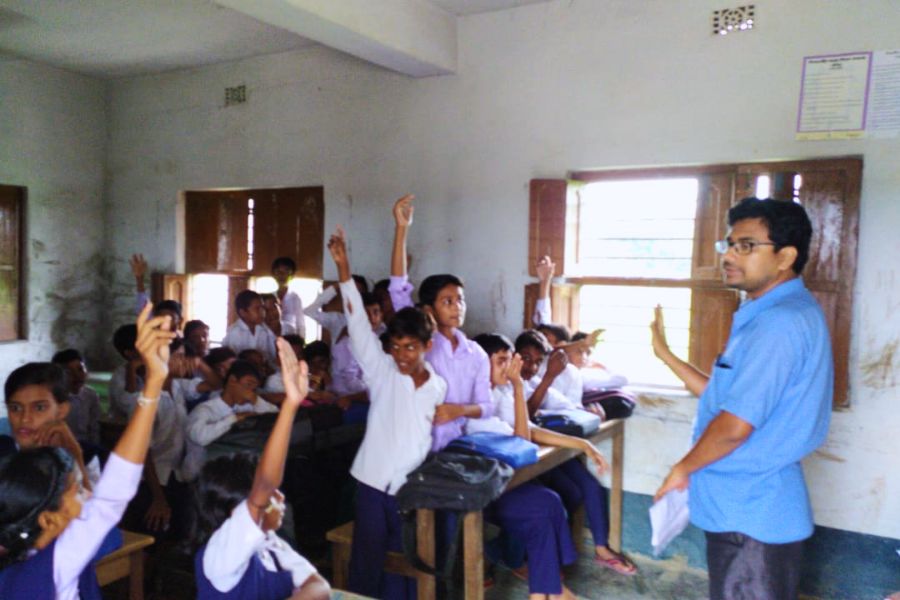 teacher and students in class of KANTADIGHI J.H.S.