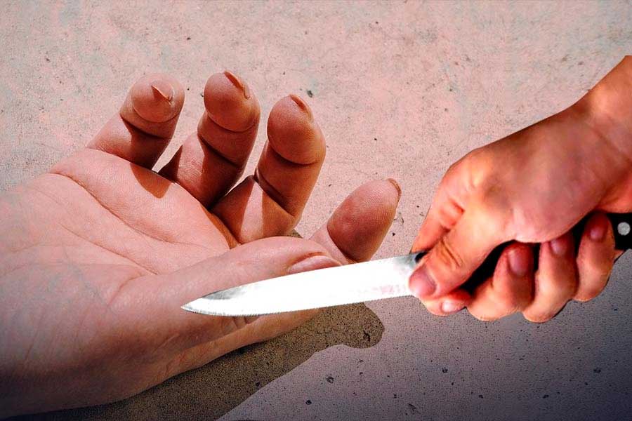 Suspended student stabs teacher and schoolmate in Trichy