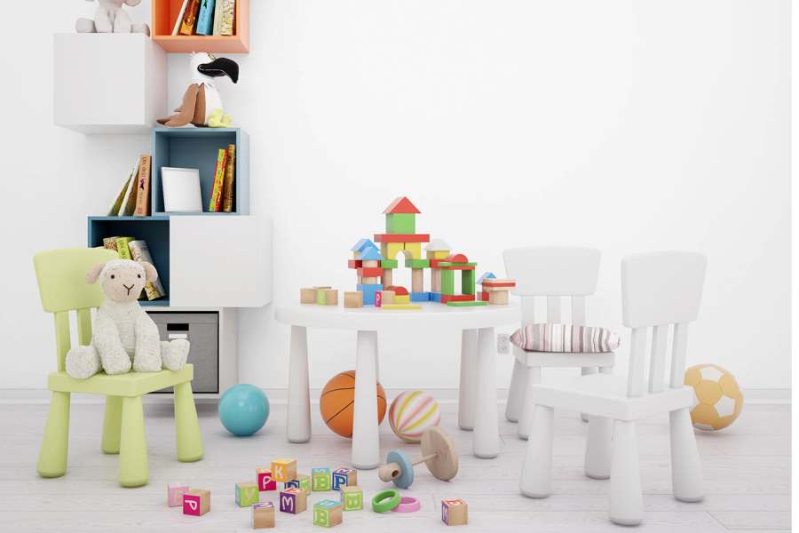 খুদের পড়ার ঘরে বইয়ের সঙ্গে থাক খেলার সরঞ্জামও।