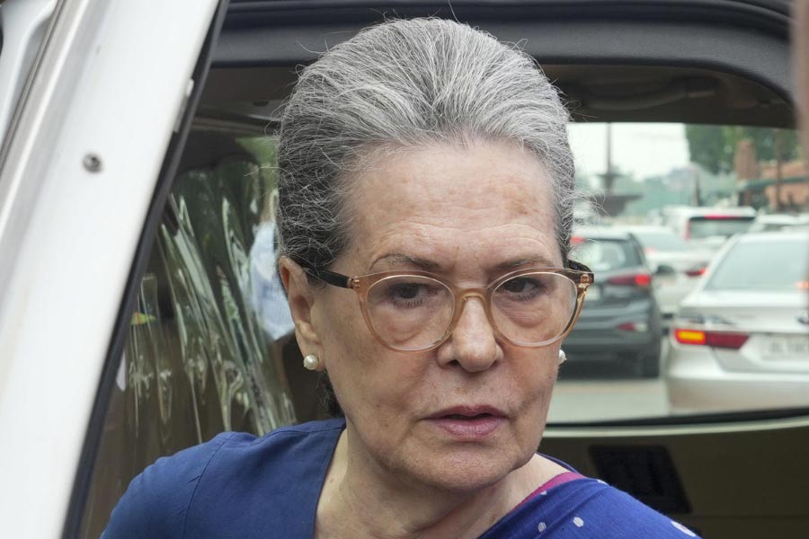 Sonia Gandhi says Congress leaders that situation in in favour of party dgtl