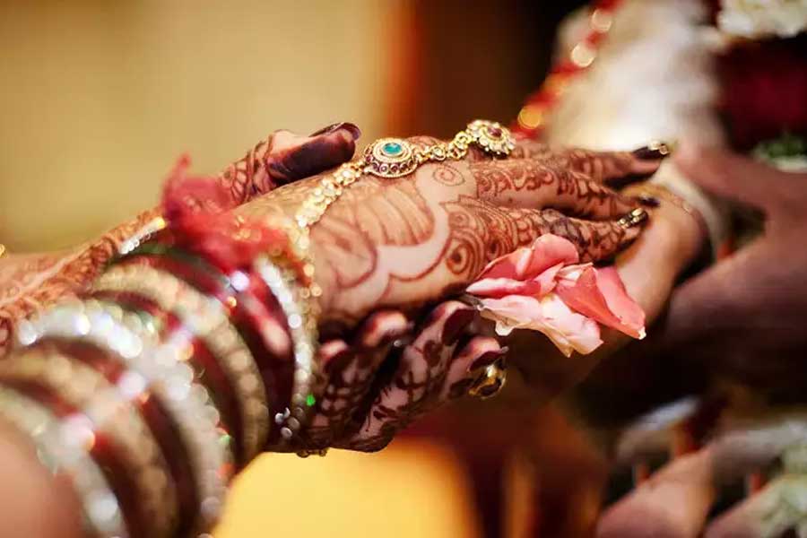 The farewell rituals of IIT kanpur includes marriage between two male students
