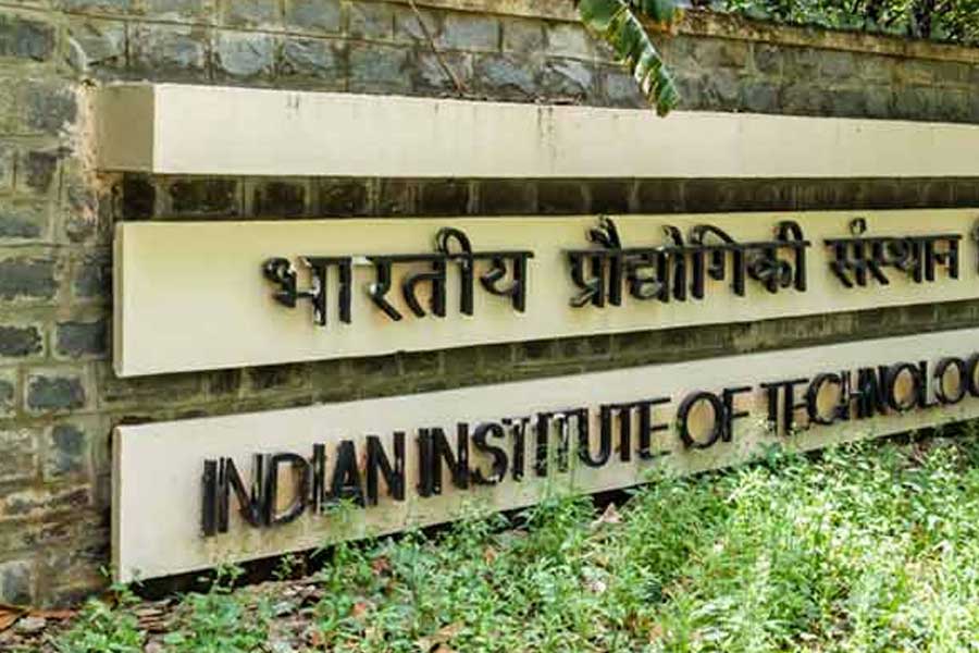 The farewell rituals of IIT kanpur includes marriage between two male students