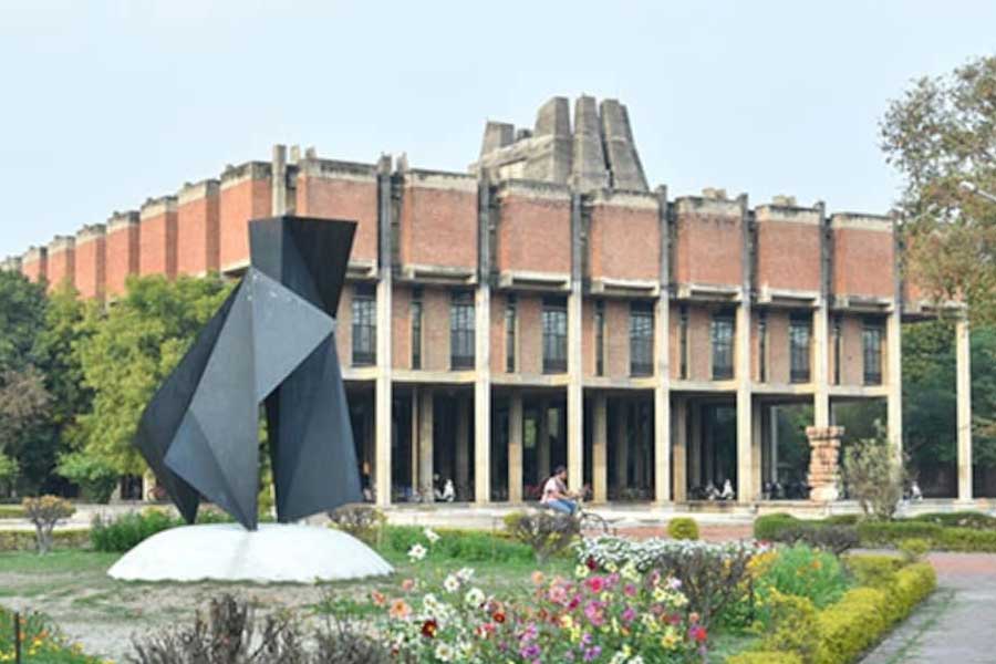 The farewell rituals of IIT kanpur includes marriage between two male students