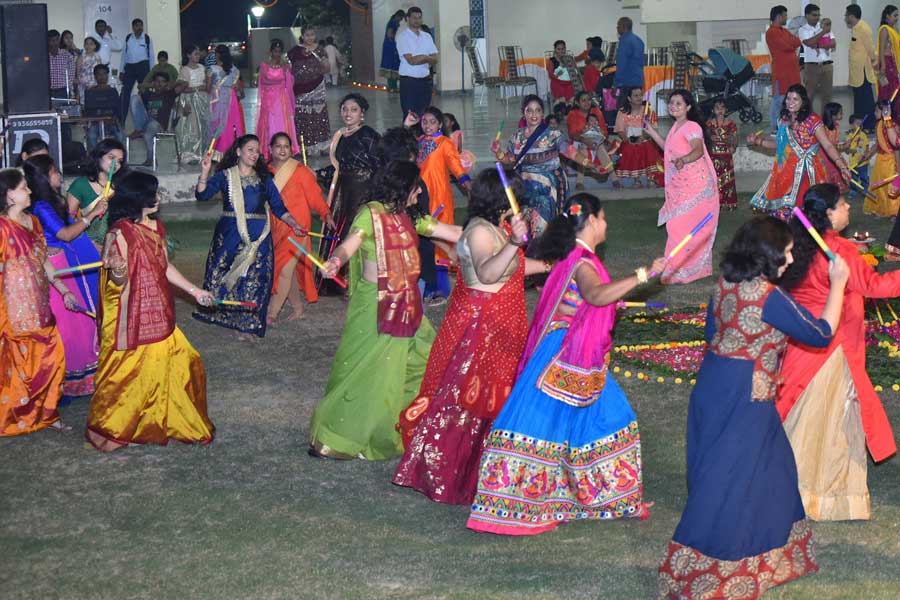 The farewell rituals of IIT kanpur includes marriage between two male students