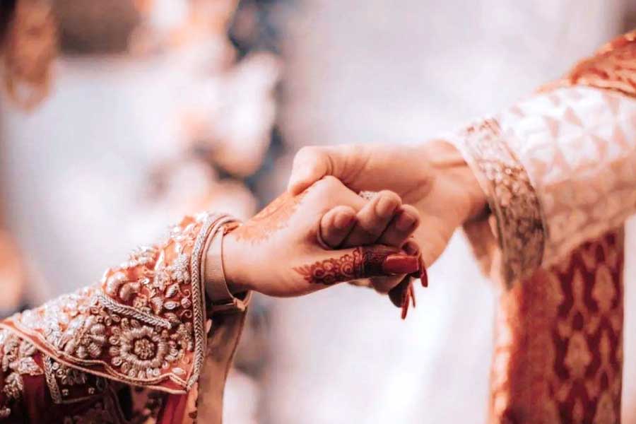 The farewell rituals of IIT kanpur includes marriage between two male students