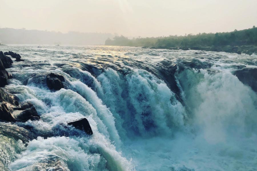 ধুঁয়াধর জলপ্রপাত, জব্বলপুর, মধ্যপ্রদেশ। 