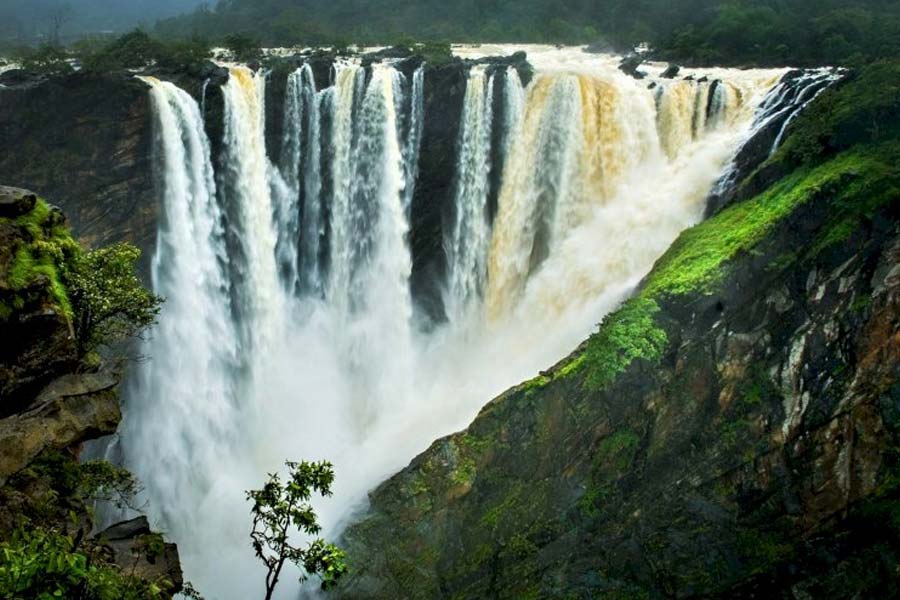 বর্ষায় যোগ জলপ্রপাত।