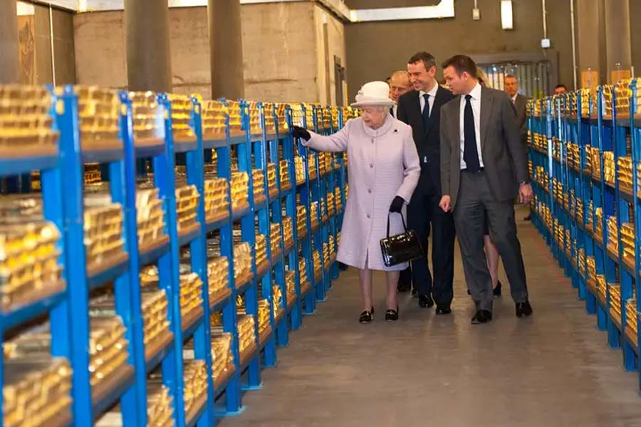 India brings 100 metric tonnes of gold back from UK