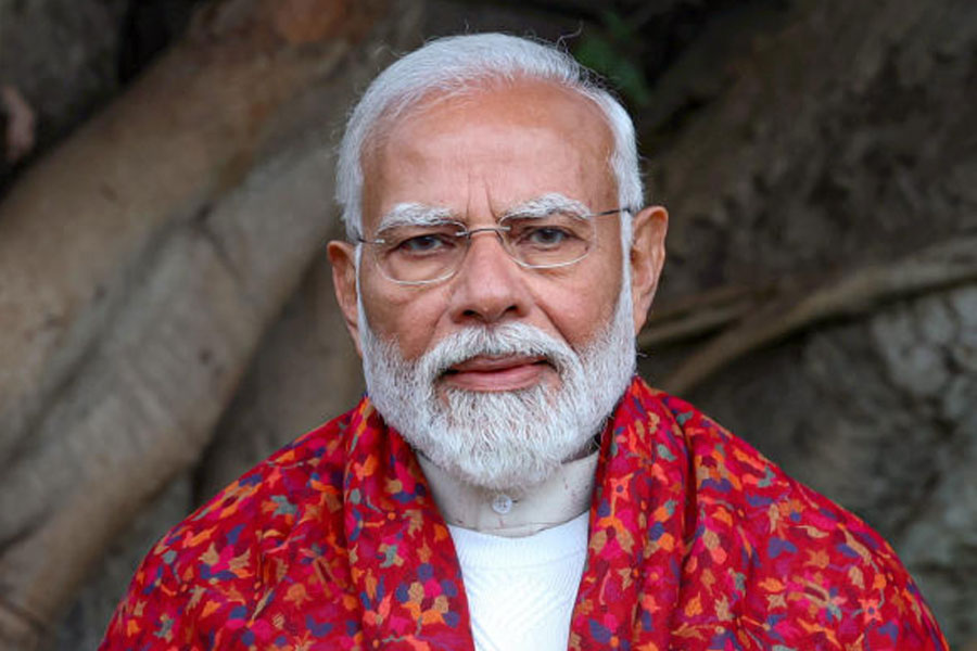 স্মৃতির পাতা থেকে একটি ঘটনা উল্লেখ করে মোদী বলেছিলেন, ‘‘আমার এখনও মনে রয়েছে যে, বহু বছর আগে বন্ধুদের সঙ্গে আমি একটি হিন্দি ছবি দেখতে গিয়েছিলাম। আমার শিক্ষকেরাও সঙ্গে গিয়েছিলেন। কিন্তু ছবি দেখা শেষ হয়ে যাওয়ার পর বন্ধুদের সঙ্গে আমার তর্ক শুরু হয়ে যায়।’’