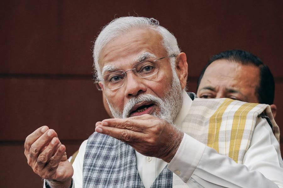 এমনকি ‘গাইড’ ছবিটি মোদীকে এতখানি প্রভাবিত করেছিল যে গুজরাতে জল সংরক্ষণের জন্য বিভিন্ন প্রকল্পও চালু করেছিলেন তিনি।