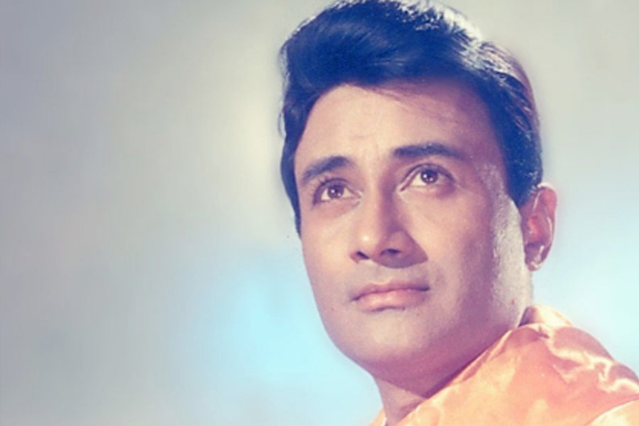 ১৯৬৬ সালের এপ্রিল মাসে ভারতের প্রেক্ষাগৃহে মুক্তি পায় ‘গাইড’। এই ছবি পরিচালনার দায়িত্বে ছিলেন বলি অভিনেতা দেব আনন্দের ভাই বিজয় আনন্দ। এই ছবির চিত্রনাট্যও নির্মাণ করেছিলেন তিনি।