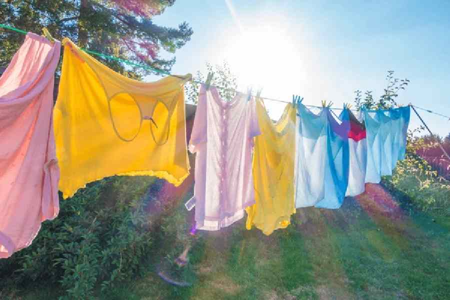 How to prevent outfits discoloration in harsh sun