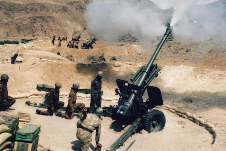 ১৯৯৯ সালে লাহোর চুক্তির শর্ত লঙ্ঘনের ফলেই কয়েক মাসের মধ্যে শুরু হয় কার্গিল যুদ্ধ। দুই দেশের বহু সেনা জওয়ানের প্রাণ গিয়েছিল সেই যুদ্ধে। তবে শেষ হাসি হেসেছিল ভারতই।