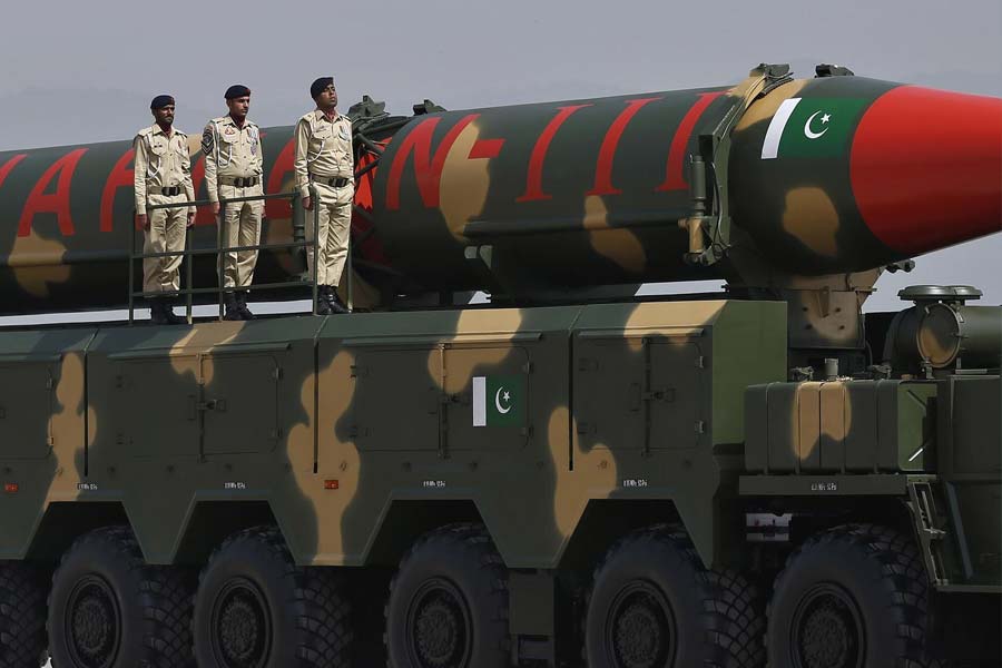 ভারতের এই পারমাণবিক পরীক্ষানিরীক্ষার পাল্টা হিসাবে ওই মাসেরই ২৮ তারিখে পাকিস্তান পর পর পাঁচটি পরমাণু বিস্ফোরণ ঘটায়। দুই দেশের কূটনৈতিক পরিস্থিতি উত্তপ্ত হয়ে ওঠে এর ফলে।