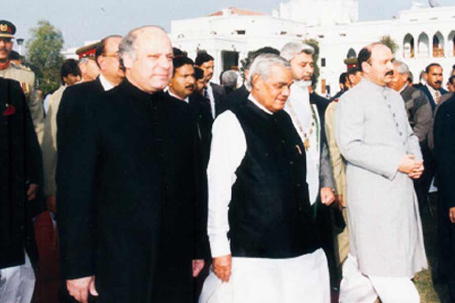 ওই চুক্তিতে আরও বলা হয়েছিল, ভারত এবং পাকিস্তানের কেউ একে অপরের অভ্যন্তরীণ বিষয়ে নাক গলাবে না। অভ্যন্তরীণ বিষয় নিয়ে কেউ কোনও মন্তব্য করবে না। দুই দেশ তাতে সম্মত হয়েছিল।