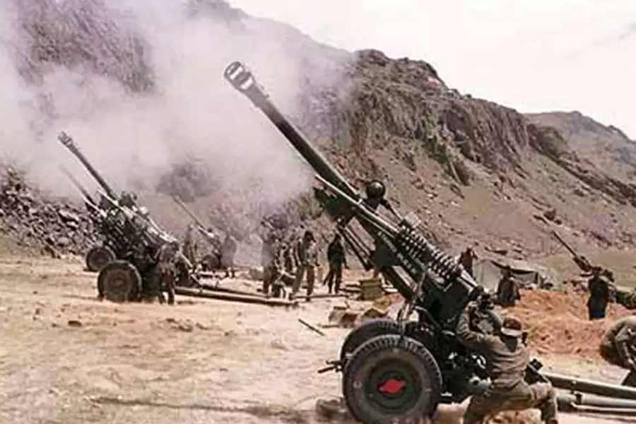 বাজপেয়ী এবং নওয়াজ় দুই দেশে শান্তি ফেরাতে যে ভাবে উদ্যোগী হয়েছিলেন, কার্গিল যুদ্ধের ফলে সেই উদ্যোগ ধুলোয় মিশে যায়। তার পরেও একাধিক বার পাকিস্তান আশ্রিত জঙ্গিরা ভারতে হামলা চালিয়েছে।