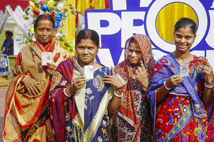 সাতটি দফায় প্রায় তিন মাস ধরে লোকসভা নির্বাচন চলেছে দেশে। আগামী ৪ জুন ভোটের ফল জানা যাবে। ওই দিন সকাল থেকে শুরু হবে ইভিএমের গণনা। আপাতত সে দিকেই তাকিয়ে আছে গোটা দেশ।