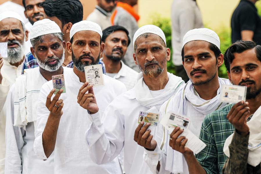 কিন্তু বুথফেরত সমীক্ষা কী? কেন এই সমীক্ষা করা হয়? কেনই বা তা নিয়ে এত মাতামাতি রাজনৈতিক মহলে? ভোটগ্রহণ পর্ব শেষের পর এই ধরনের সমীক্ষা অত্যন্ত তাৎপর্যপূর্ণ হয়ে ওঠে।